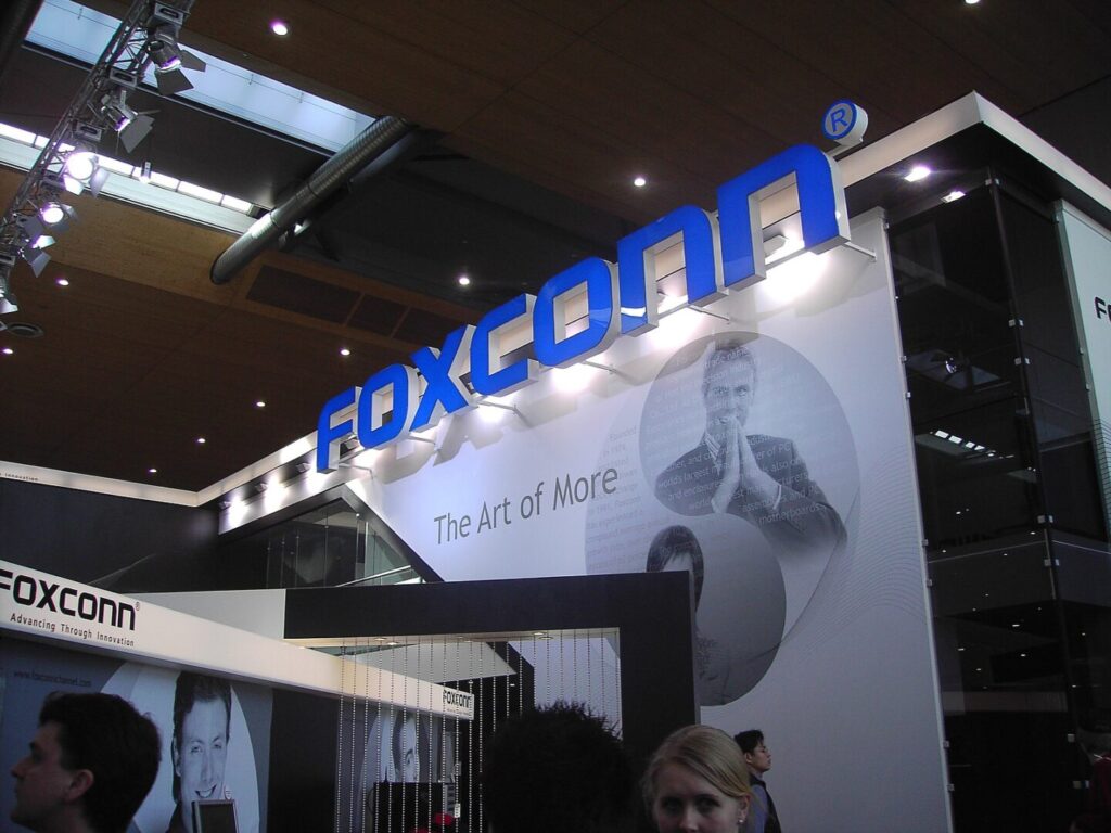 ตลาดแรงงานกระทบ! Foxconn เผย AI แทนที่แรงงานได้ราว 80% แต่ยังต้องอาศัยคนอยู่ดี