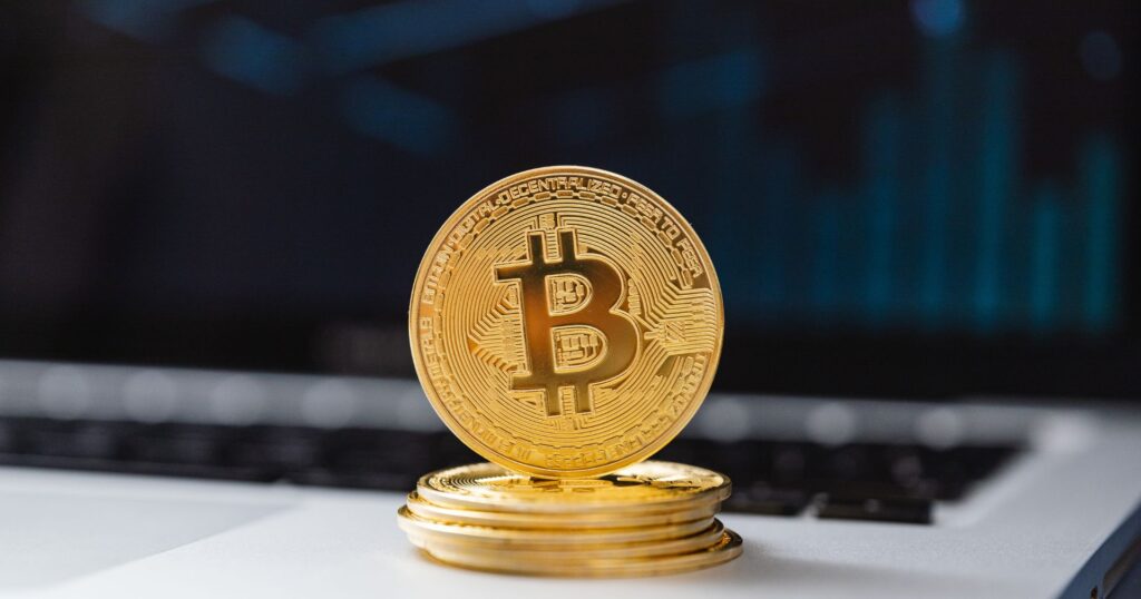 Bitcoin พุ่งทะยานสู่สถิติใหม่ใกล้แตะ 112,000 เหรียญ (3.62 ล้านบาท)