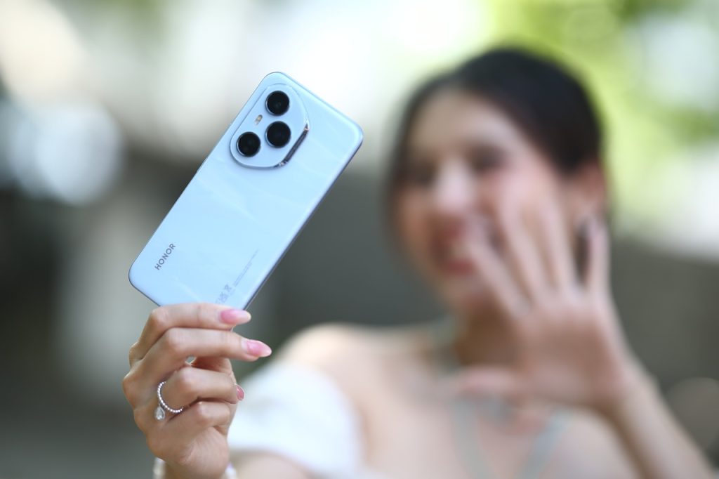 HONOR ออก HONOR 400 และ 400 Pro ในสีใหม่ 'สีฟ้า Tidal Blue' ให้ซื้อในไทยได้แล้ววันนี้