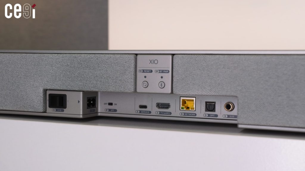 พอร์ตด้านหลังของ KEF XIO