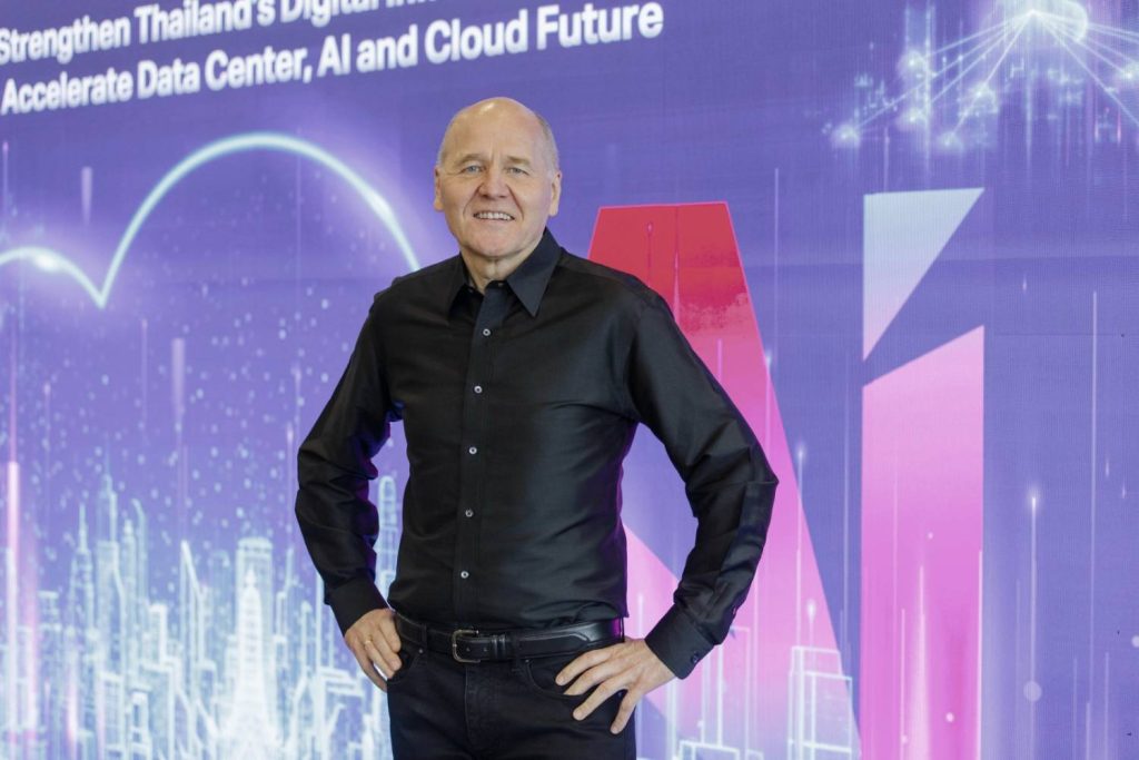 มร.ซิกเว่ เบรกเก้ ประธานคณะผู้บริหารกลุ่ม บริษัท ทรู คอร์ปอเรชั่น จำกัด (มหาชน)