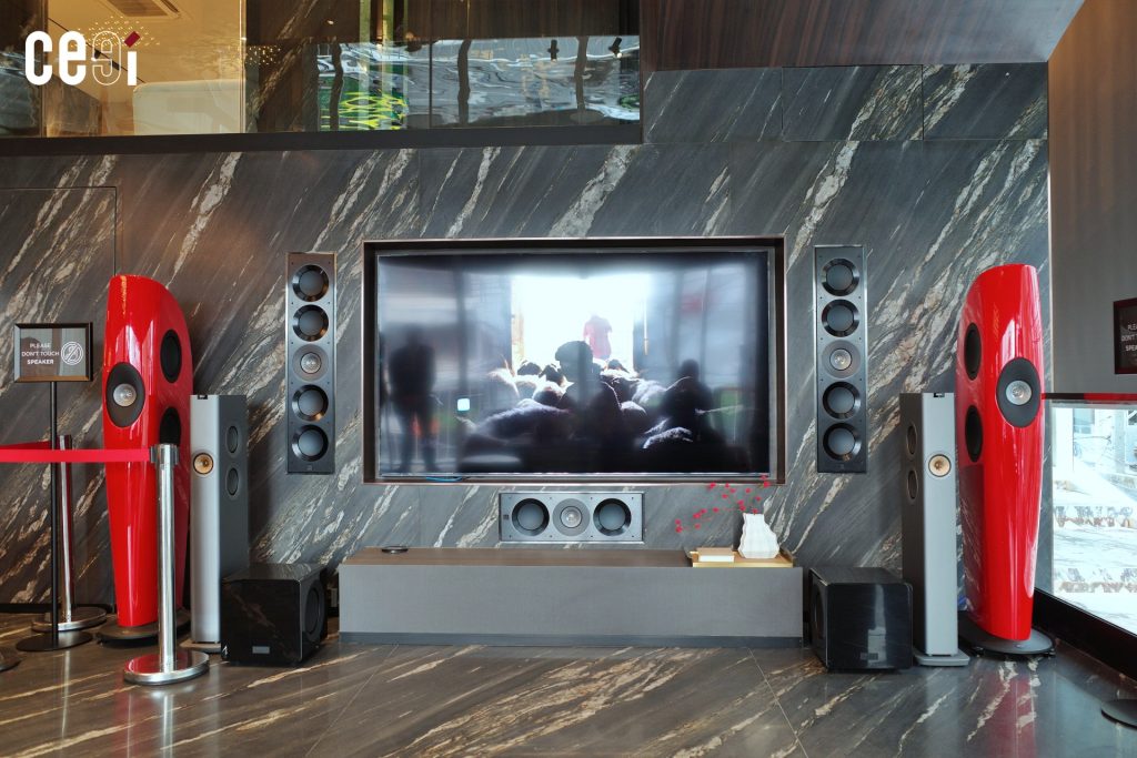 ลำโพง KEF ที่ฝังในกำแพงให้เสียงดีเยี่ยมโดยไม่กินพื้นที่
