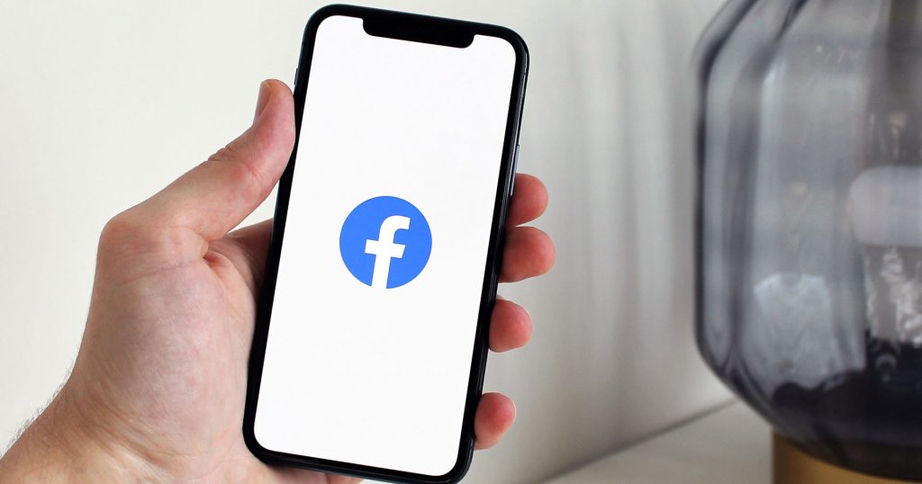 Facebook เปิดฟีเจอร์ใหม่  ให้ AI ช่วยเลือกภาพจากมือถือ ว่า “รูปไหนน่าโพสต์”