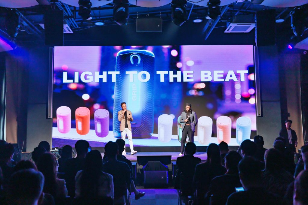 เปิดตัว JBL Grip ที่ด้านหลังมีไฟด้วย