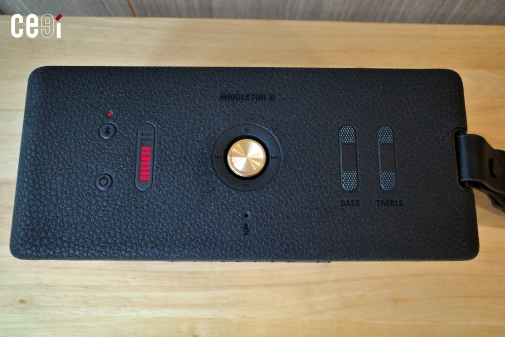 ปุ่มควบคุมด้านบนลำโพง