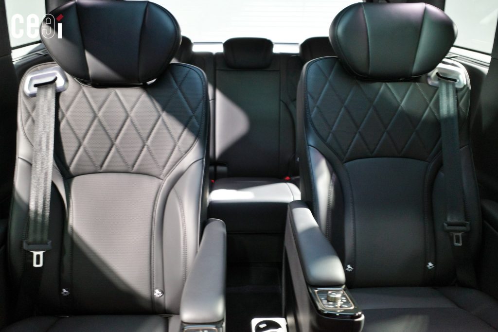 ที่นั่งแถว 2 และ 3 ของรถ