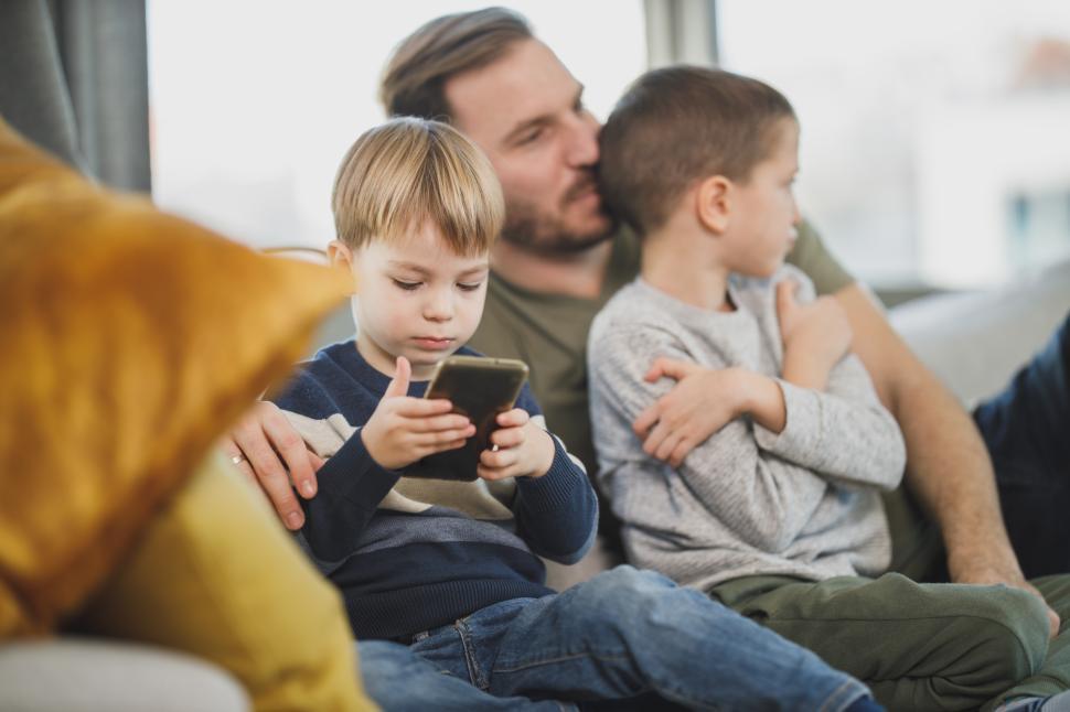 เดนมาร์กจ่อแบนโซเชียลมีเดียในเยาวชนอายุต่ำกว่า 15 ปี