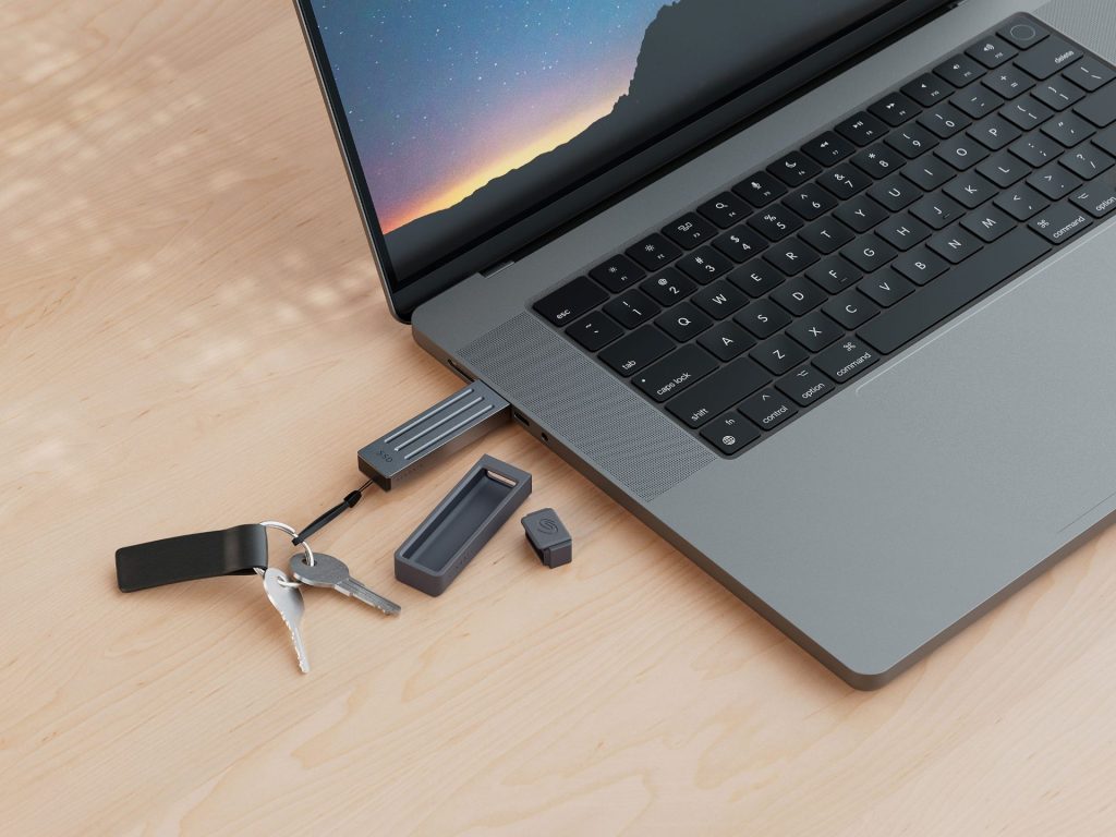 Ultra Compact SSD (1TB - 4,590 บาท / 2TB - 8,690 บาท)