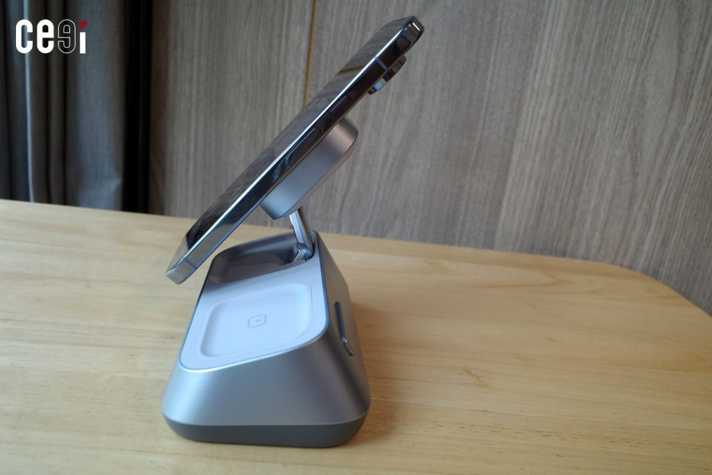 ด้วยมาตรฐาน Qi2 ทำให้ชาร์จ Google Pixel 10 Pro ที่มีแม่เหล็กด้านหลังเครื่องที่เรียกว่า PixelSnap ได้