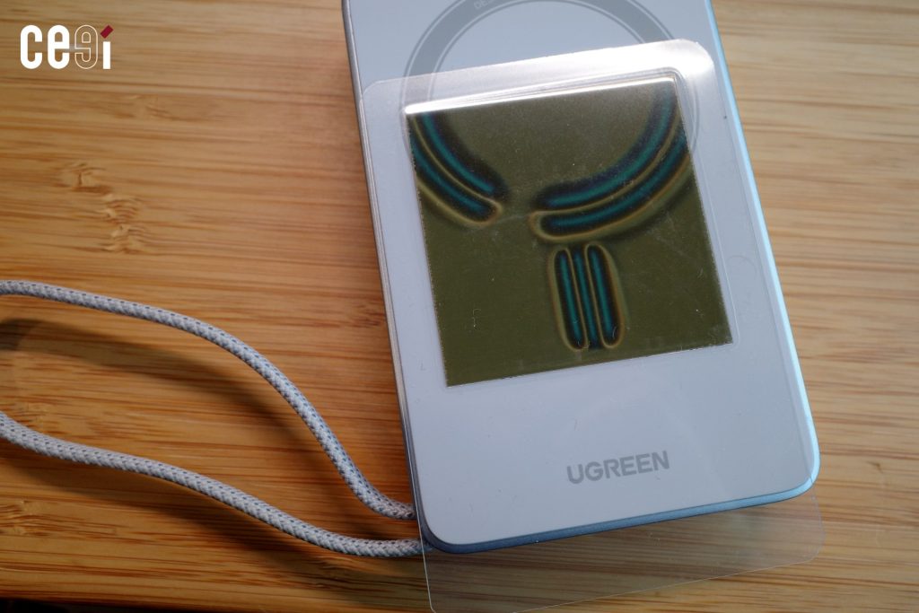 ลักษณะแม่เหล็กที่อยู่ด้านหลังตัว UGREEN MagFlow