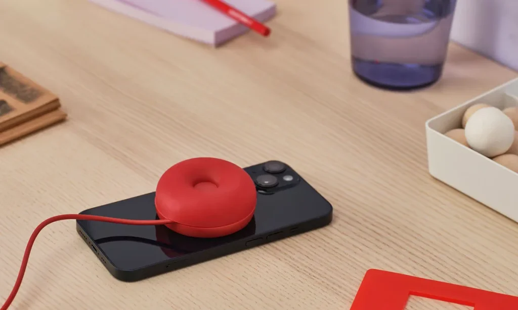 IKEA ที่ชาร์จไร้สายทรงโดนัทสุดน่ารัก แปลงร่างเป็น griptok ให้ถือได้ถนัดมือ