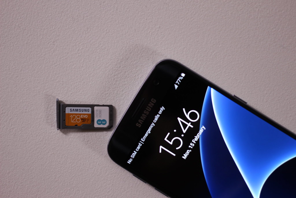 ผู้ผลิตสมาร์ตโฟนอาจกลับมาใช้ช่อง microSD หลังหน่วยความจำแพงขึ้นต่อเนื่อง