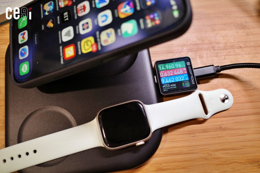 ขณะที่ iPhone และ Apple Watch มีแบตประมาณครึ่งหนึ่ง แท่นชาร์จสามารถดึงกำลังไฟได้ประมาณ 9.5 W