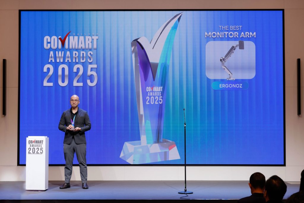 ธงไชย อุดมชาญ กรรมการผู้จัดการ บริษัท สตัลเลี่ยน จำกัด รับรางวัล The Best Monitor Arm จาก Commart Awards 2025
