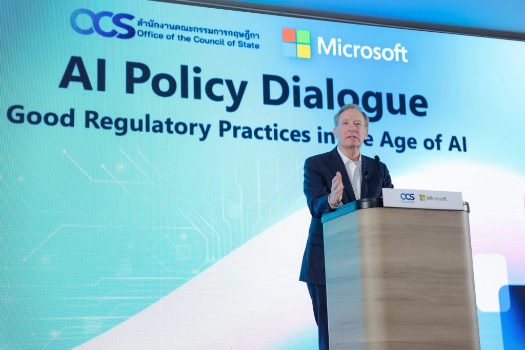 แบรด สมิธ รองประธานกรรมการบริหารและประธานบริษัท ไมโครซอฟท์ คอร์ปอเรชัน