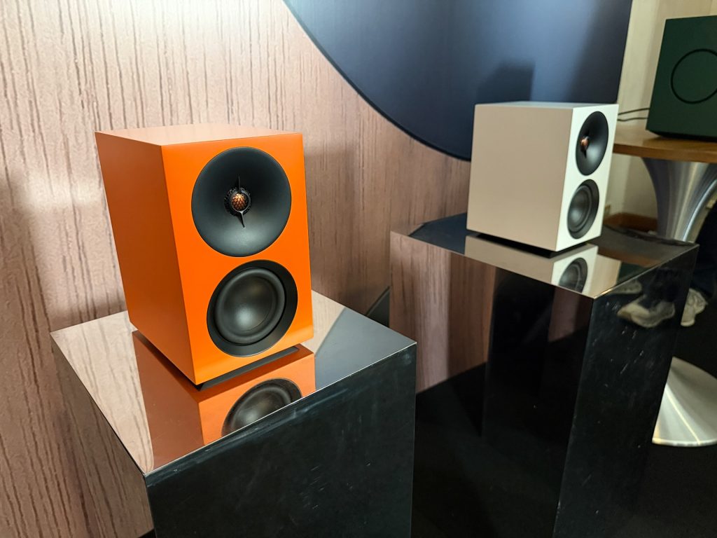 ลุยตลาดไทย! Cambridge L/R Series ลำโพง Active Bookshelf เสียงแน่นจากอังกฤษ