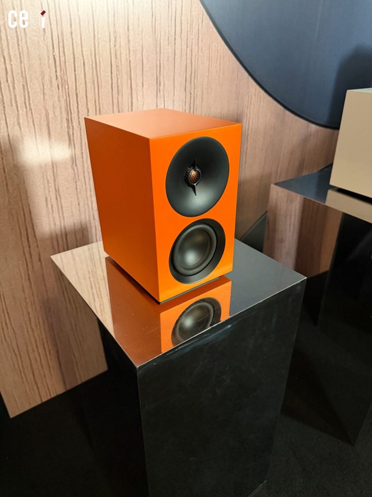 Cambridge L/R S ไม่มี Passive Radiators ด้านข้าง