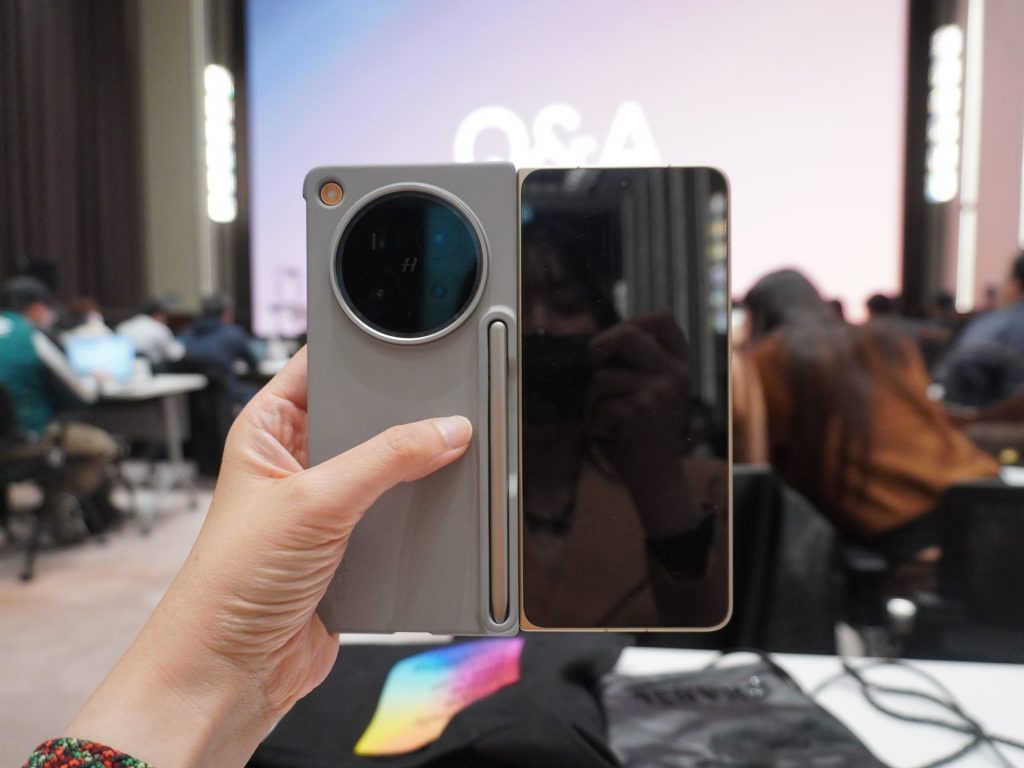 เปิดตัว OPPO Find N6 ในระดับโลก สมาร์ตโฟนจอพับที่แทบจะไร้รอย พร้อมชิป Snapdragon 8 Elite Gen 5 เคาะราคา 79,999 บาท