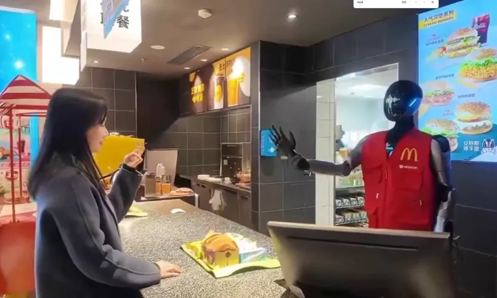McDonald's เซี่ยงไฮ้ ทดสอบใช้ humanoid เสิร์ฟ-ต้อนรับลูกค้า แก้ปัญหาขาดแรงงาน