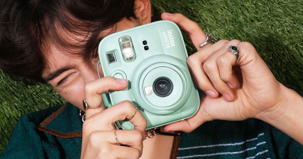 เปิดตัว FUJIFILM instax mini 13 กล้องเชกิรุ่นใหม่ รีเฟรชความป๊อปด้วยดีไซน์โค้งมนแบบ 3 มิติ