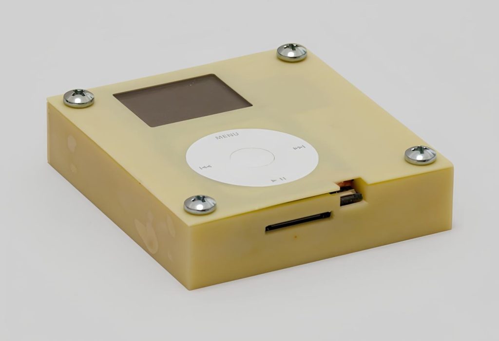 Tim Cook โชว์เครื่องต้นแบบ iPod/iPhone ที่หลายคนไม่เคยเห็นมาก่อน