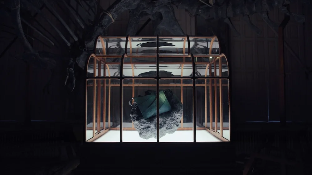 Enfin Levé เผยโฉมกระเป๋าหนัง T-Rex ใบเดียวในโลก ผลิตด้วยกระบวนการทางวิทยาศาสตร์