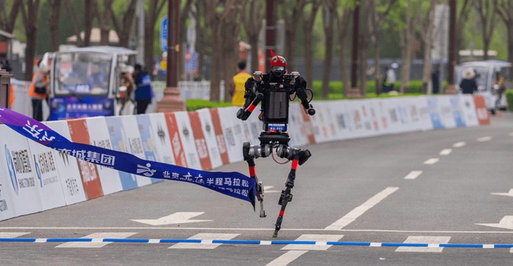 โลกตะลึง! Lightning หุ่นยนต์ฮิวแมนอยด์จาก Honor ทุบสถิติโลกฮาล์ฟมาราธอน