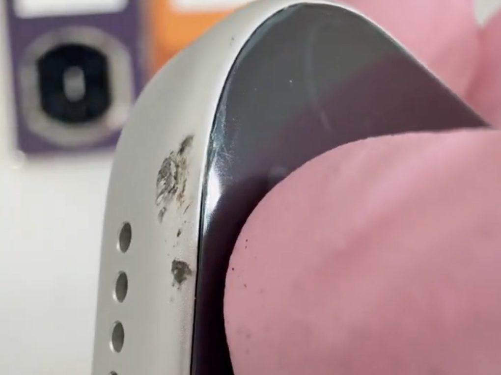 บรรเจิด iPhone 17 Pro Max ที่มีรอยกระแทกแรง สามารถซ่อมกลับได้คล้ายการแก้รอยรถยนต์!