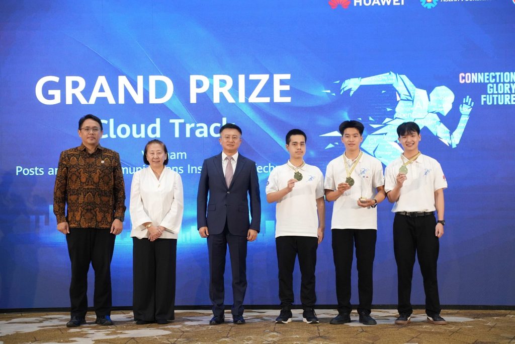 ทีมจาก Vietnam Posts and Telecommunications Institute of Technology