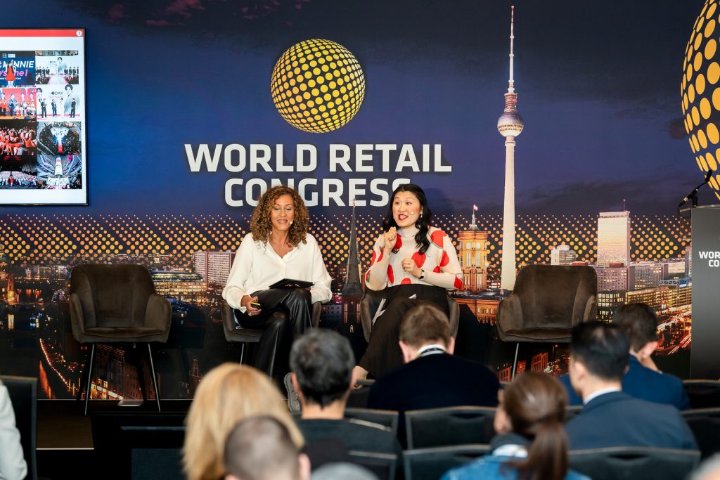 (ขวา) คุณหรรษา วงศ์สิริพิทักษ์ Head of Marketing – The 1
