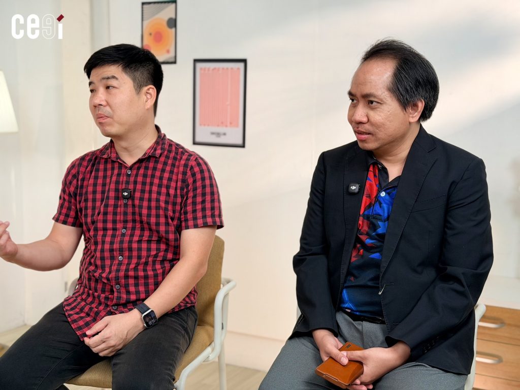 ดร.มหิศร ว่องผาติ CEO บริษัท HG Robotics และ จรรยวรรธน์ ชาติอนุลักษณ์ นายกสมาคมอากาศยานไร้คนขับประเทศไทย