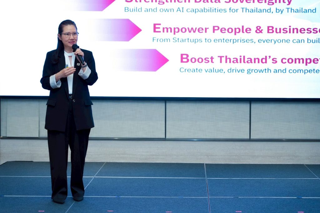 ศ. ดร.ธีรณี อจลากุล ผู้อำนวยการสถาบันข้อมูลขนาดใหญ่ (BDI)