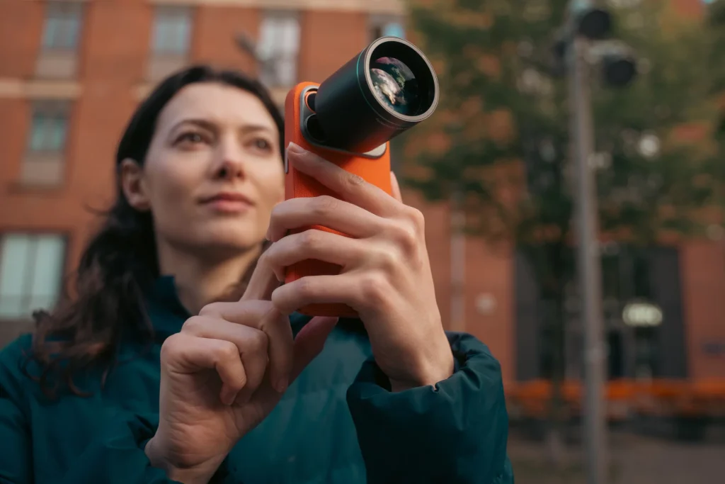 เปลี่ยน iPhone ให้ซูมระดับโปร ด้วย Reeflex เลนส์ 300–600 มม. ถ่ายไกลคมชัด
