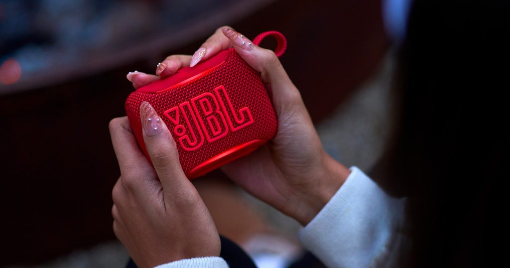 เปิดตัว JBL Go 5 และ JBL Xtreme 5 ในไทย ลำโพงพกพารุ่นใหม่ ชูเทคโนโลยีจับคู่ด้วยการสัมผัสและระบบปรับแต่งเสียงด้วย AI