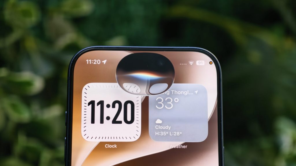 แอนิเมชันแคปซูลของ Siri บน iPhone อาจใบ้ดีไซน์ใหม่ของ iPhone 18 Pro ที่ลดขนาด Dynamic Island ลง