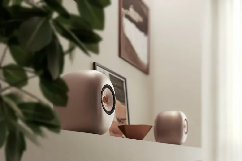 KEF เปิดตัว LS LUXE ลำโพงไร้สายระดับไฮเอนด์ ดีไซน์หรูผสานงานออกแบบเชิงประติมากรรม