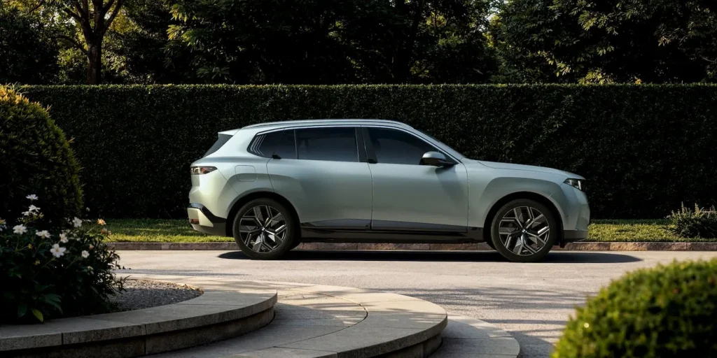 BMW เปิดตัว iX5 ฐานล้อยาวใหม่ในจีน วิ่งไกลกว่า 1,000 กม. ห้องโดยสารกว้างพร้อมจอ 8K