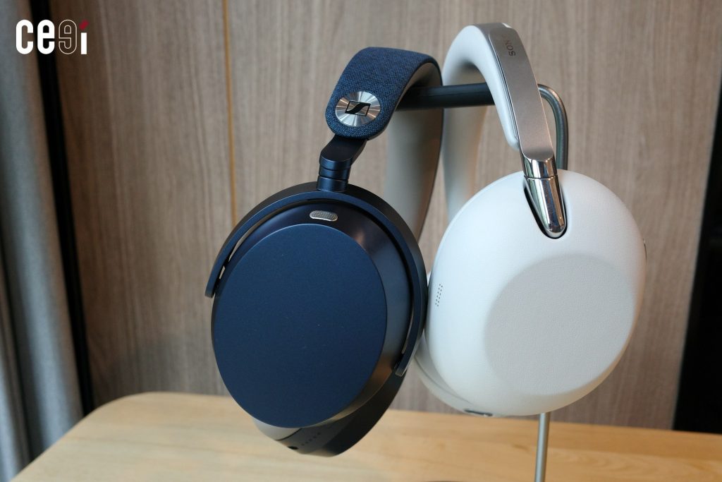 ซ้าย Sennheiser MOMENTUM 5 และขวาคือ Sony WH-1000X THE COLLEXION