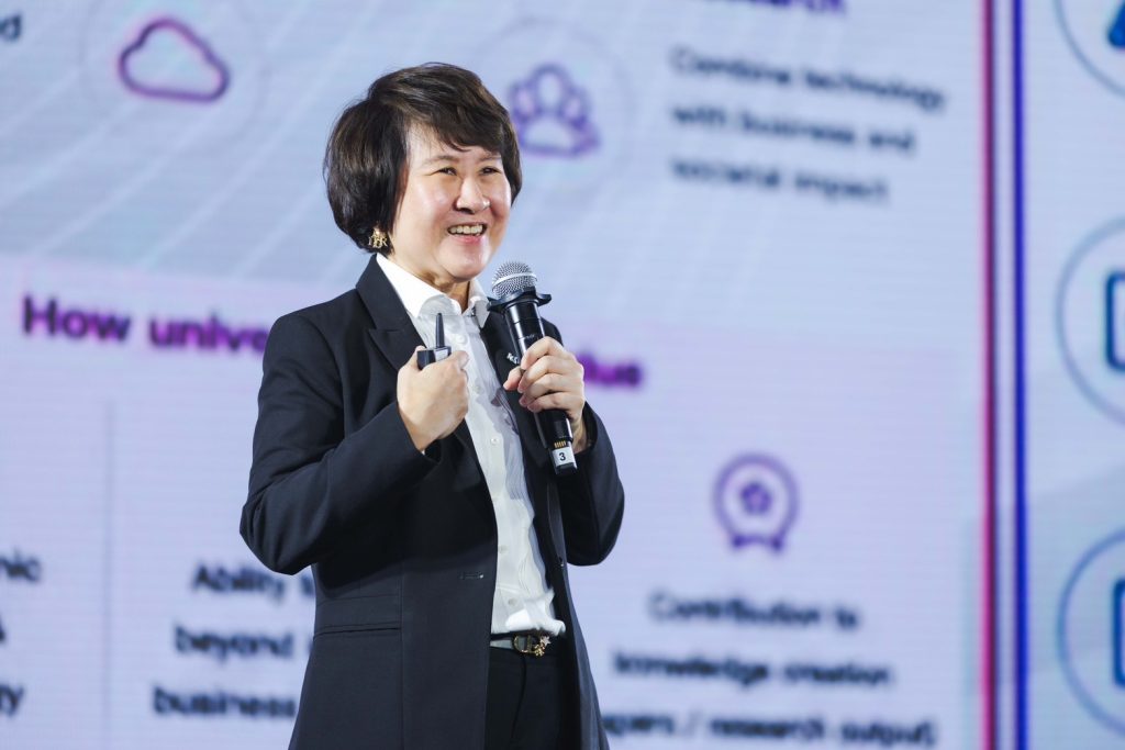 ศรินทร์รา วงศ์ศุภลักษณ์ หัวหน้าคณะผู้บริหารด้านทรัพยากรบุคคล บมจ. ทรู คอร์ปอเรชั่น