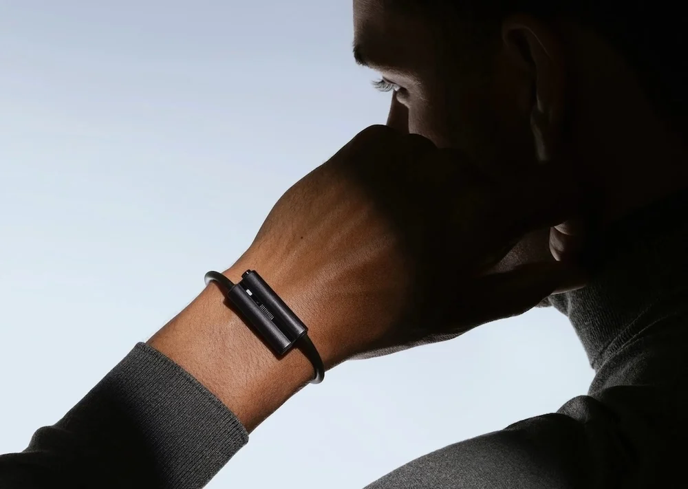 ผู้ก่อตั้ง Fitbit กลับมาแล้ว! เปิดตัว Luffu Link สายรัดไร้หน้าจอ ดูแลผู้สูงอายุด้วย AI