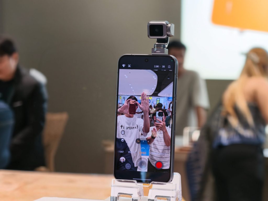 ล้ำไปอีกขั้น! Honor เปิดตัว Robot Phone สมาร์ตโฟนเรือธงพร้อมนวัตกรรมกล้องกิมบอล 200MP และฟีเจอร์