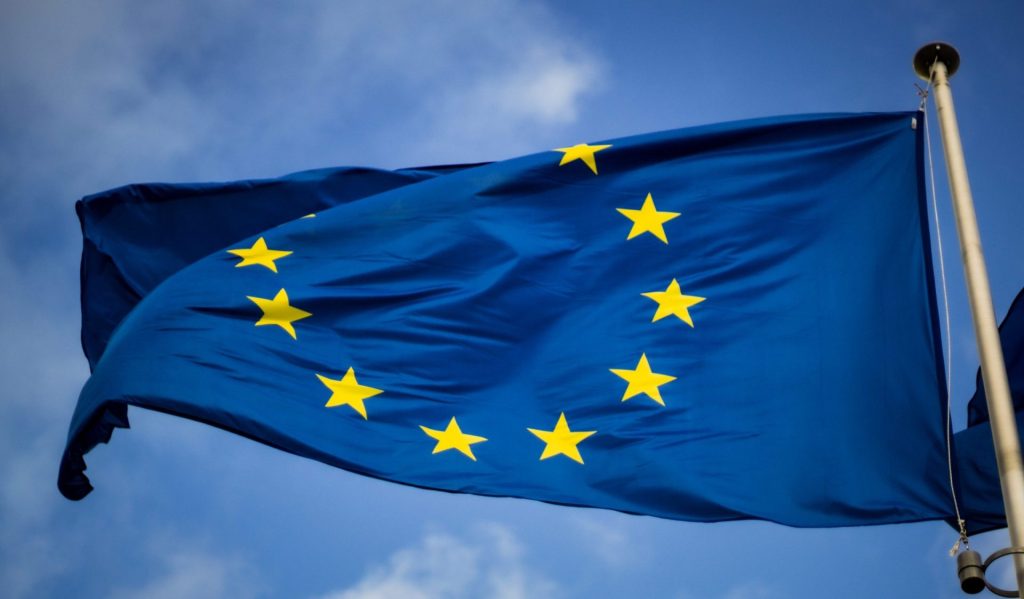 EU AI Act เริ่มบังคับใช้! ครีเอเตอร์-ยูทูบเบอร์ต้องติดป้ายคอนเทนต์ AI หากสร้างรายได้