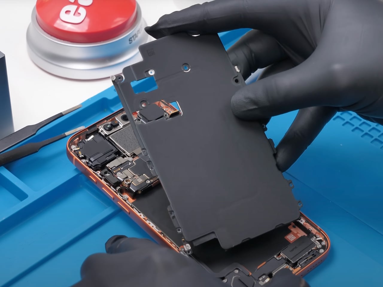 iphone 17 pro tear down
