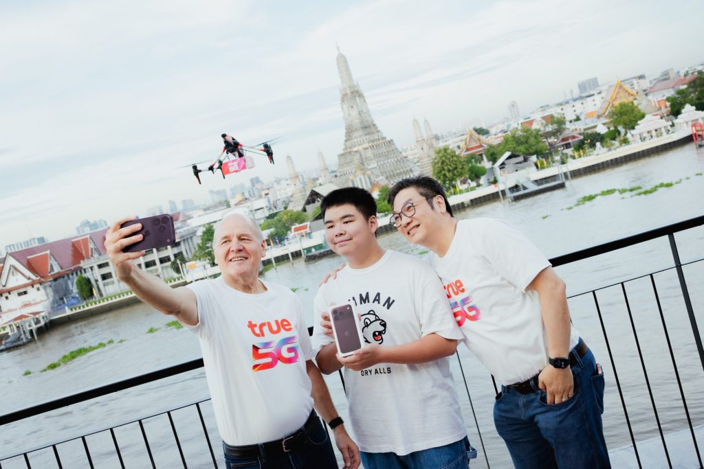 ทรูเล่นใหญ่! ใช้โดรน True5G ส่งมอบ iPhone 18 Pro ถึง 5 แลนด์มาร์กทั่วกรุงเทพฯ