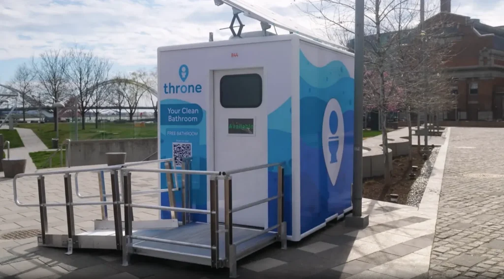 นิวยอร์กแก้ปัญหาห้องน้ำไม่พอด้วย Robotoilets ใช้เกิน 10 นาที ประตูเปิดเอง