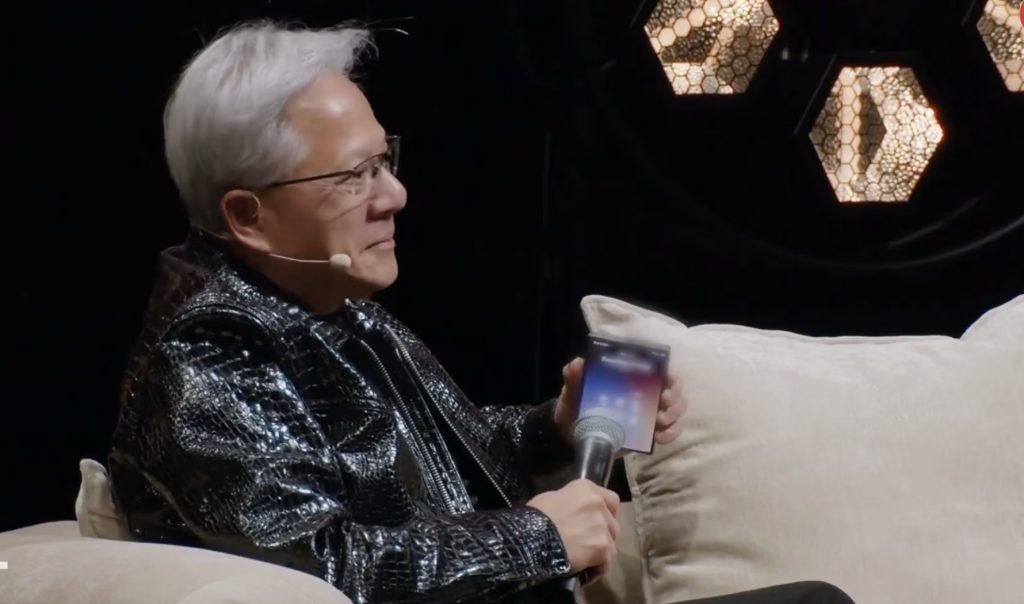 Donald Trump ต่อสายตรงถึง Jensen Huang กลางเวีทีสัมนา พร้อมบอก "อย่าหยุดพัฒนา AI"