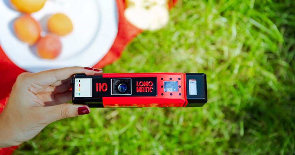 เปิดตัว Lomomatic 110 'Ladybug' กล้องฟิล์มทรงแท่งสุดกะทัดรัด ในบอดี้สีแดงสด !