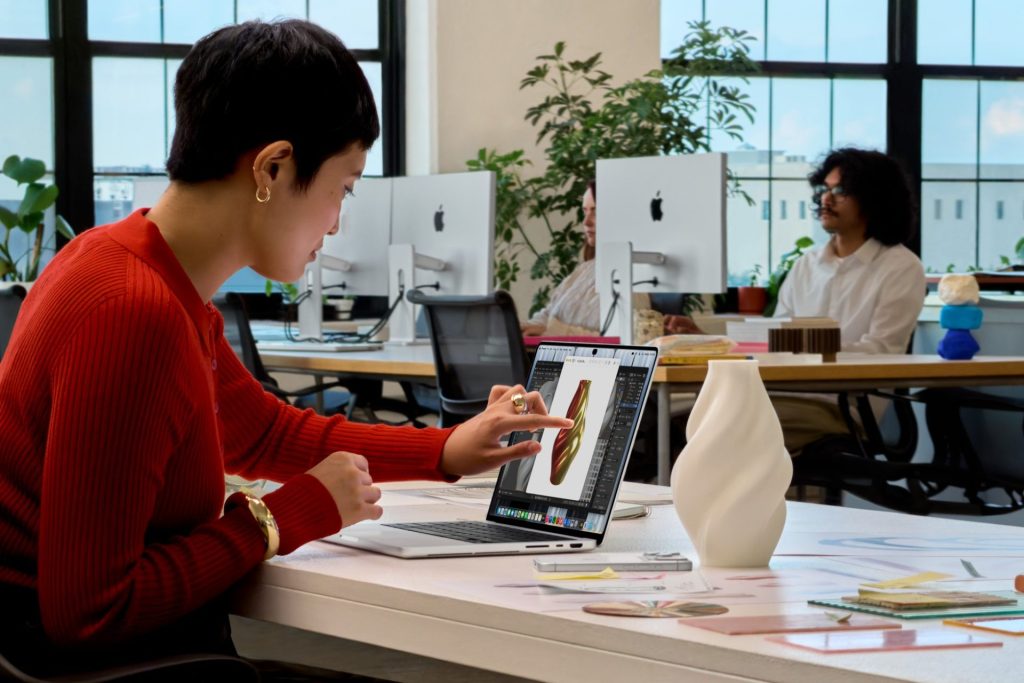 เปิดตัว MacBook Pro จอสัมผัส OLED 120Hz สว่าง 2000 นิตพร้อม Dynamic Island ชิป M5 Pro / M5 Max