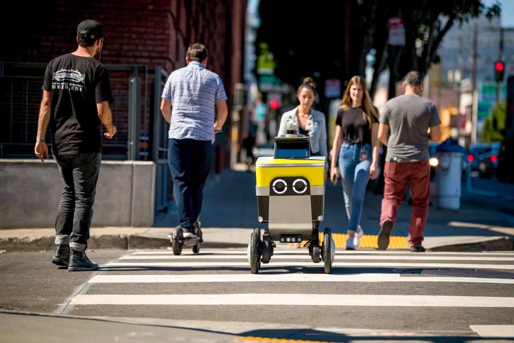 หญิงวัย 78 ปีถูกจับในฟิลาเดลเฟีย หลังยืนขวางหุ่นยนต์ส่งของ Uber ประท้วง AI แย่งงานมนุษย์